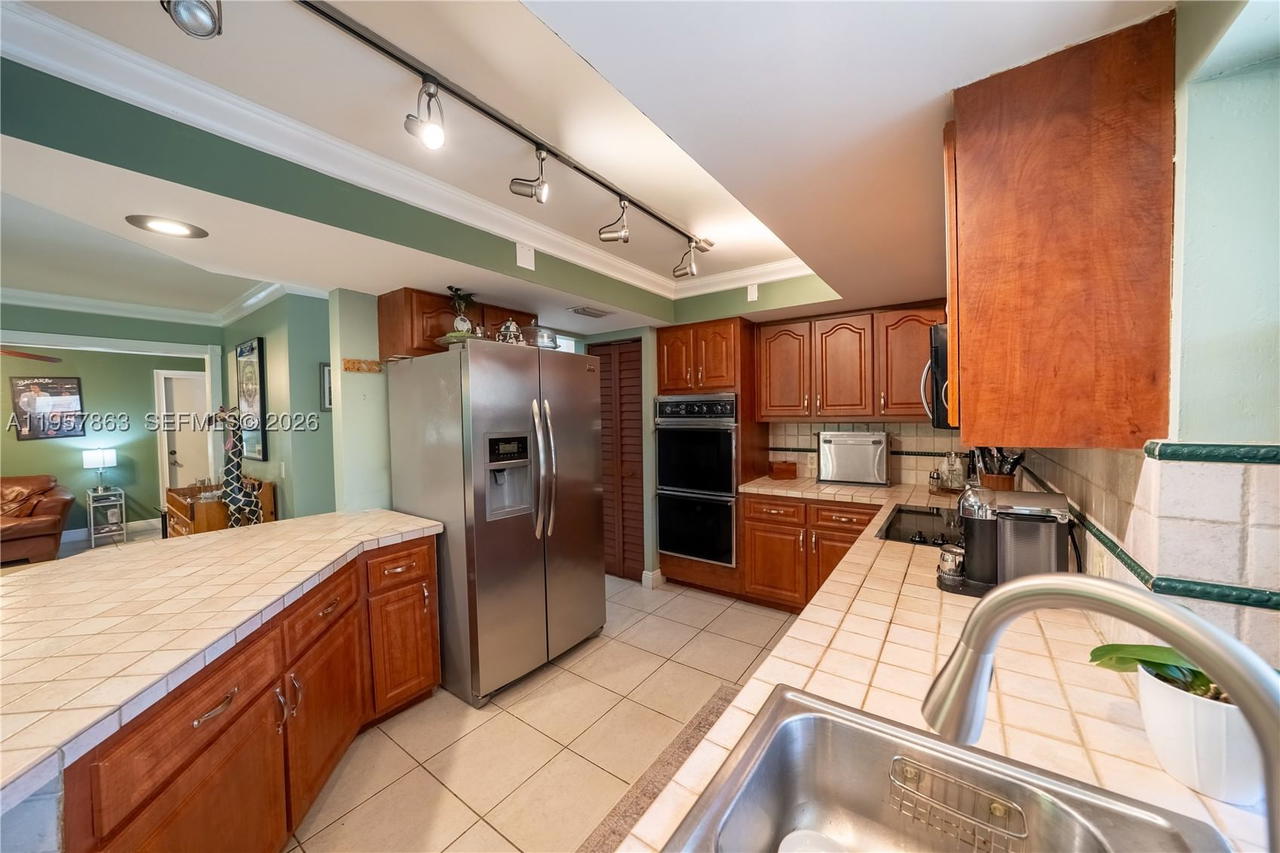 Real estate property located at 15552 48th St, Miami-dade, Lakes Of The Meadow Sec 4, Miami, FL
