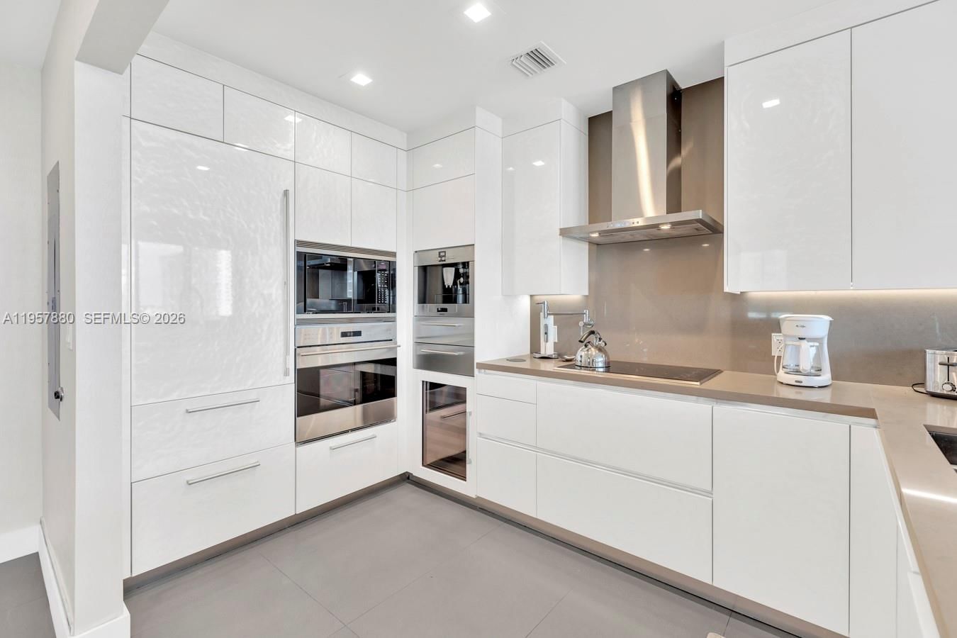 Real estate property located at 17475 Collins Ave #304, Miami-dade, Chateau Beach Condo, Sunny Isles Beach, FL