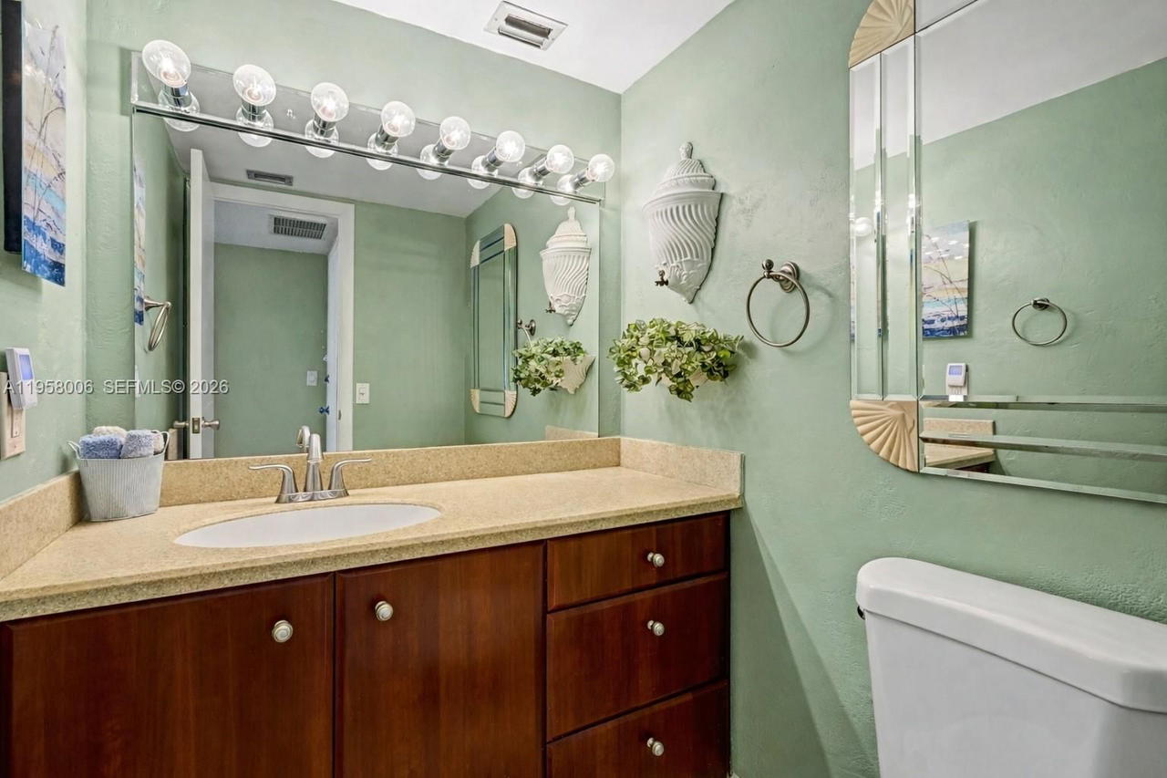 Real estate property located at 11930 Bayshore Dr #606, Miami-dade, Majorca Towers Condo, North Miami, FL