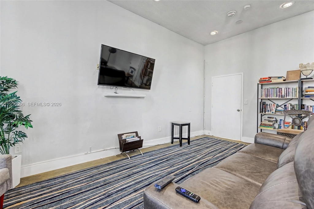 Real estate property located at 11930 Bayshore Dr #606, Miami-dade, Majorca Towers Condo, North Miami, FL