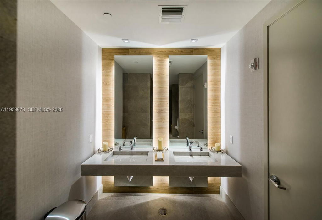 Real estate property located at 1010 Brickell Ave #3207, Miami-dade, 1010 Brickell Condo, Miami, FL