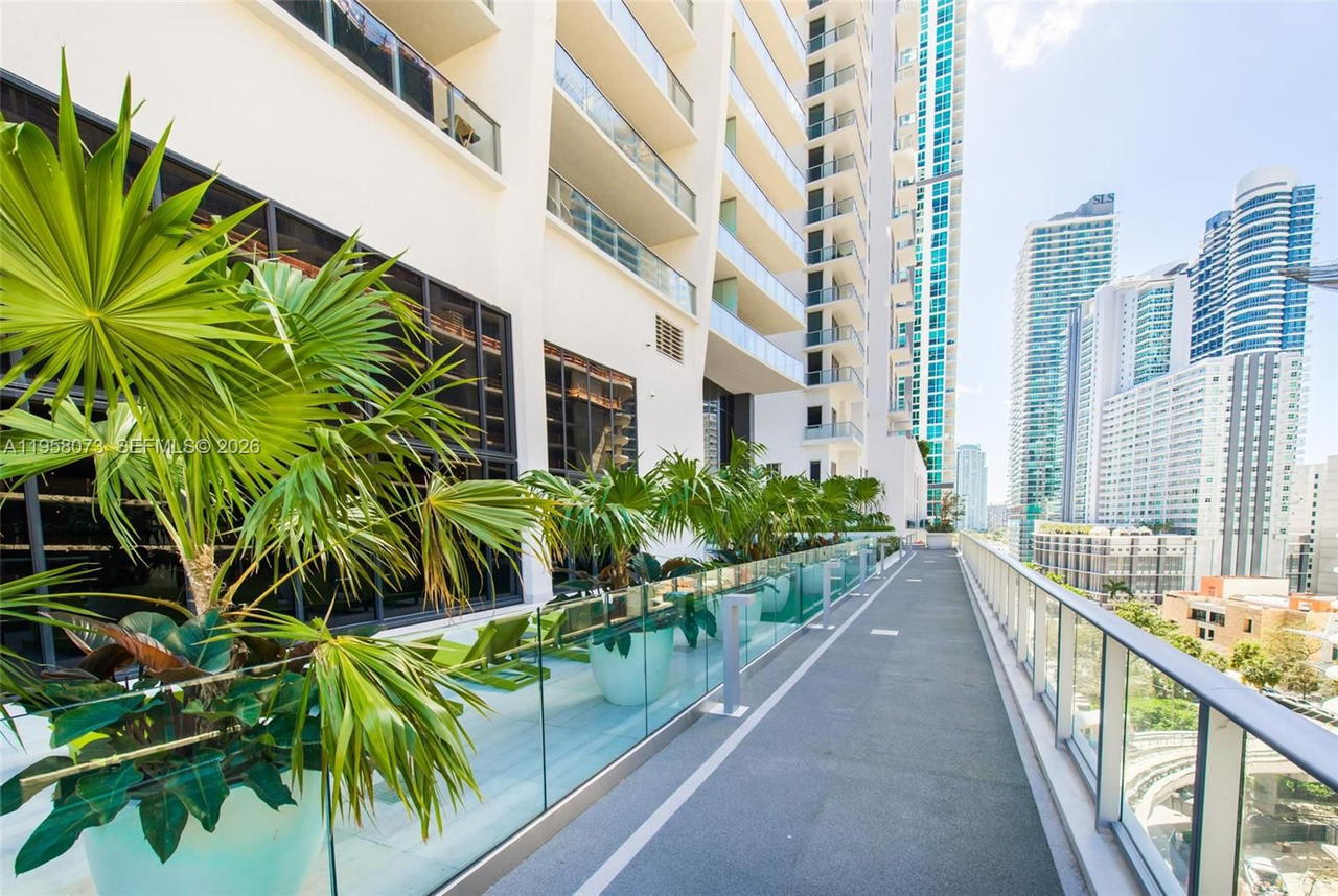 Real estate property located at 1010 Brickell Ave #3207, Miami-dade, 1010 Brickell Condo, Miami, FL