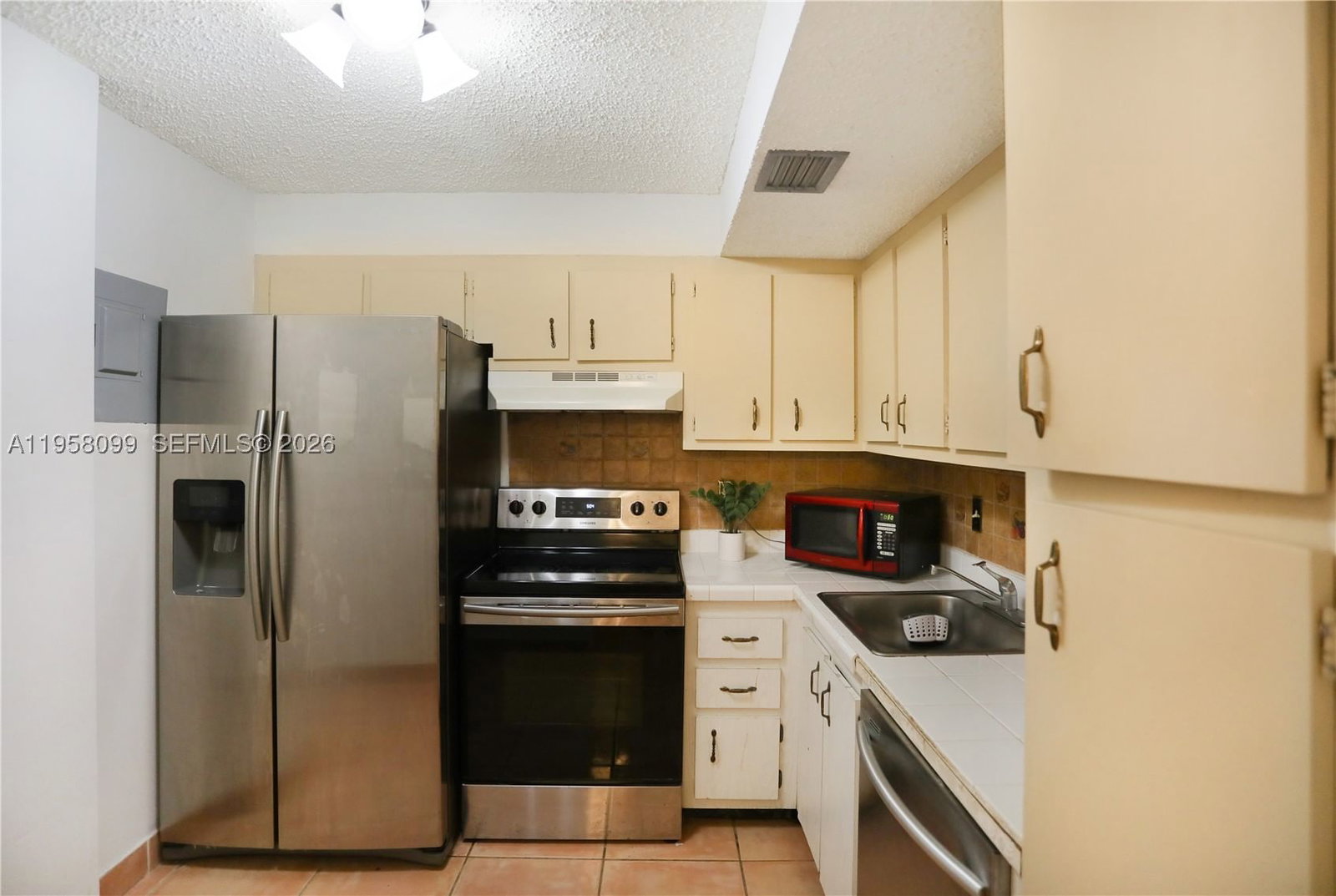 Real estate property located at 6600 Cypress Rd #105, Broward, Plantation Place Condo, Plantation, FL