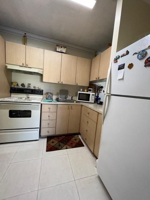 Real estate property located at 13783 66th St #215A, Miami-dade, The Meadows Lake North Co, Miami, FL