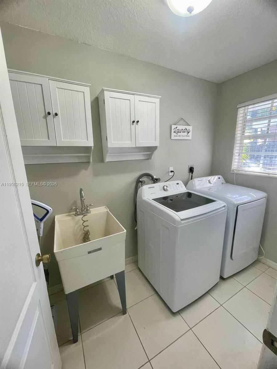 Real estate property located at 16030 42nd Ter, Miami-dade, Park Lakes By The Meadows, Miami, FL