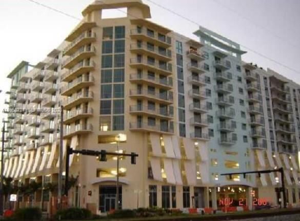 Real estate property located at 140 Dixie Hwy #703, Broward, Hollywood Station Res Con, Hollywood, FL