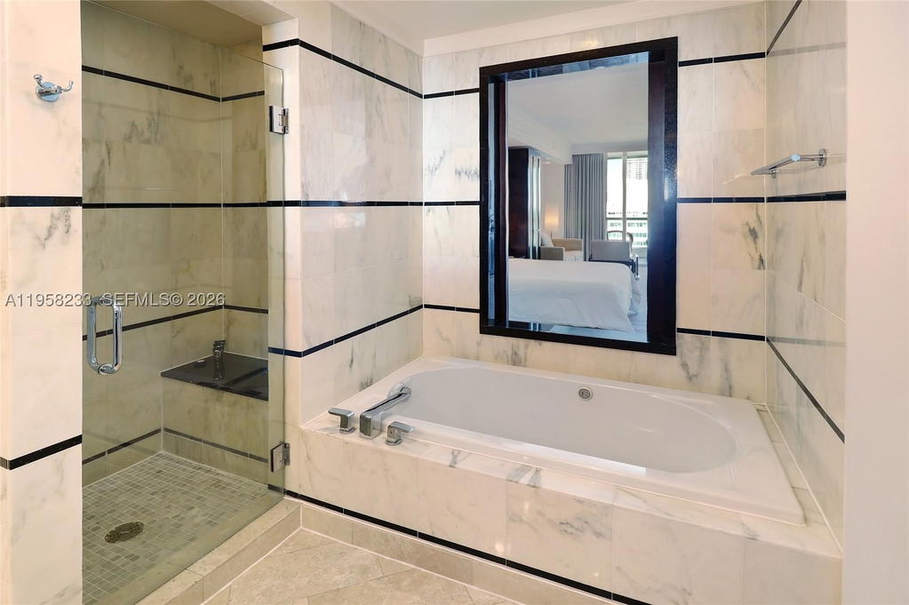 Real estate property located at 4391 Collins Ave #1703, Miami-dade, Fontainebleau Iii Ocean C, Miami Beach, FL