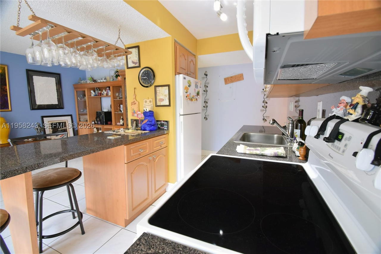 Real estate property located at 9301 4th St #114E, Miami-dade, South Winds Condo, Miami, FL