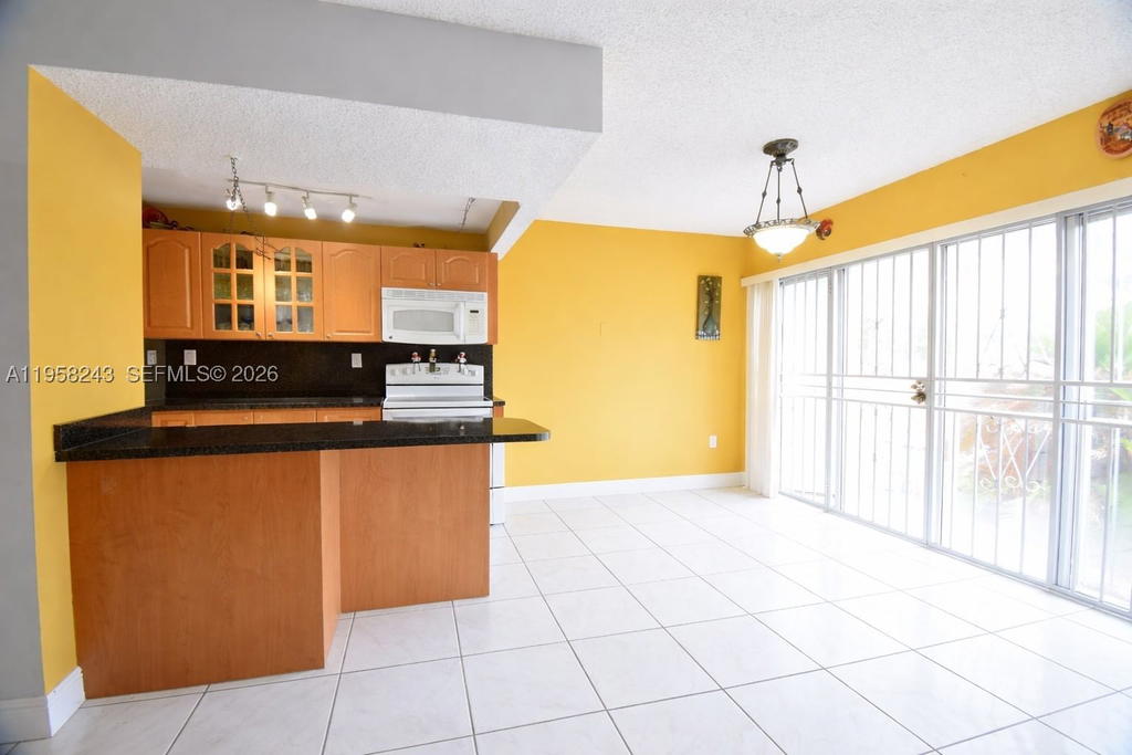 Real estate property located at 9301 4th St #114E, Miami-dade, South Winds Condo, Miami, FL
