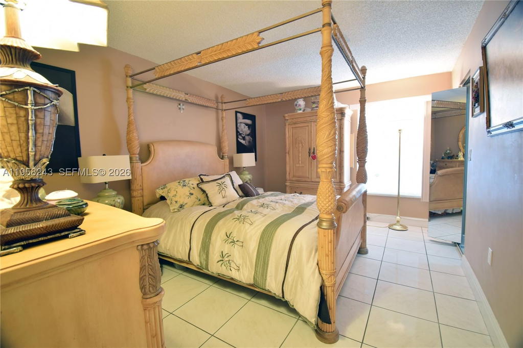 Real estate property located at 9301 4th St #114E, Miami-dade, South Winds Condo, Miami, FL
