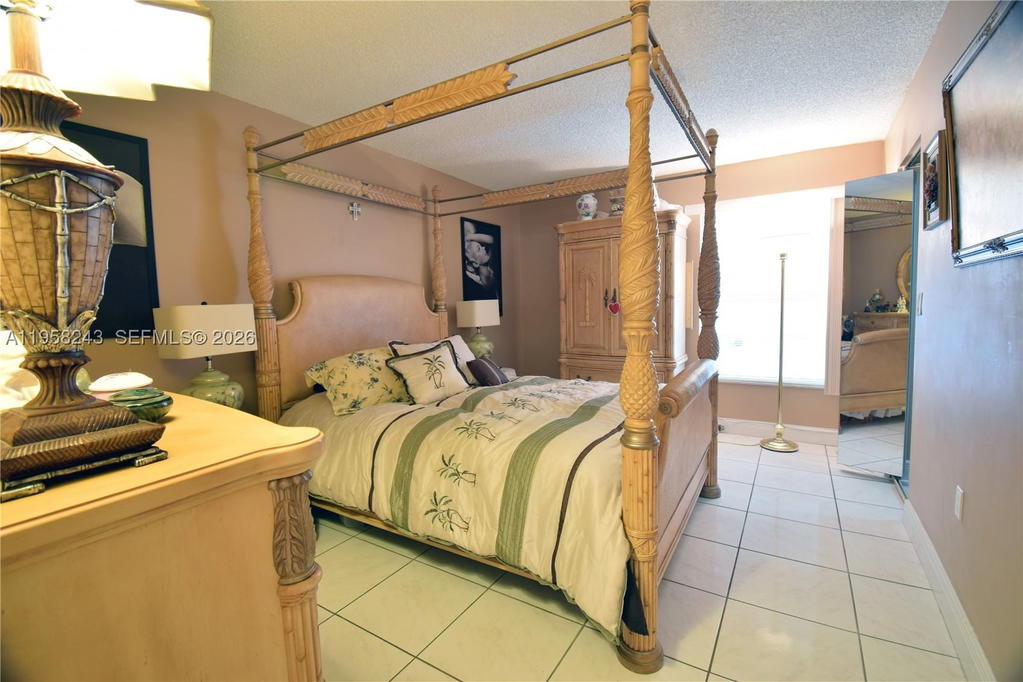 Real estate property located at 9301 4th St #114E, Miami-dade, South Winds Condo, Miami, FL