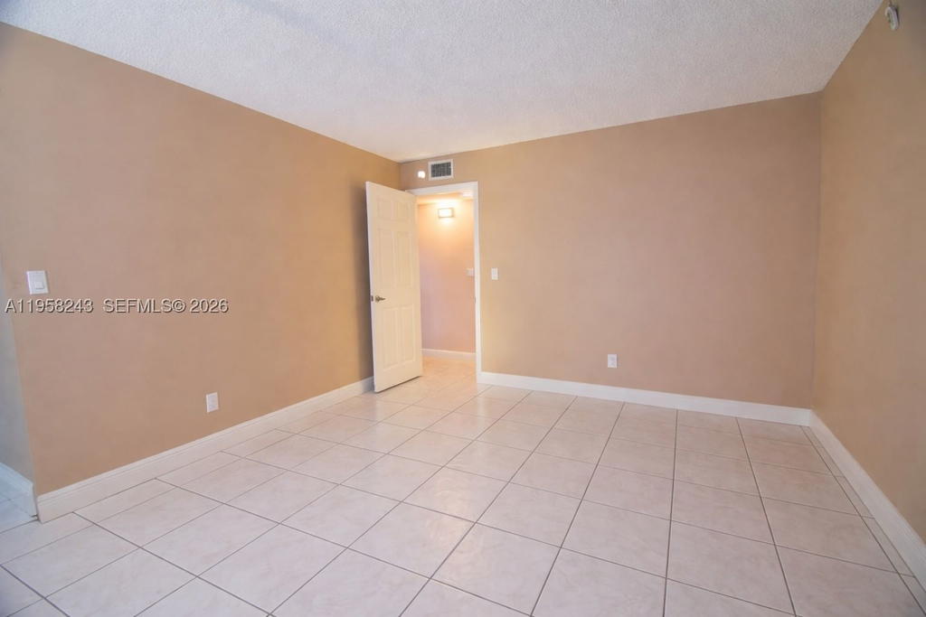 Real estate property located at 9301 4th St #114E, Miami-dade, South Winds Condo, Miami, FL