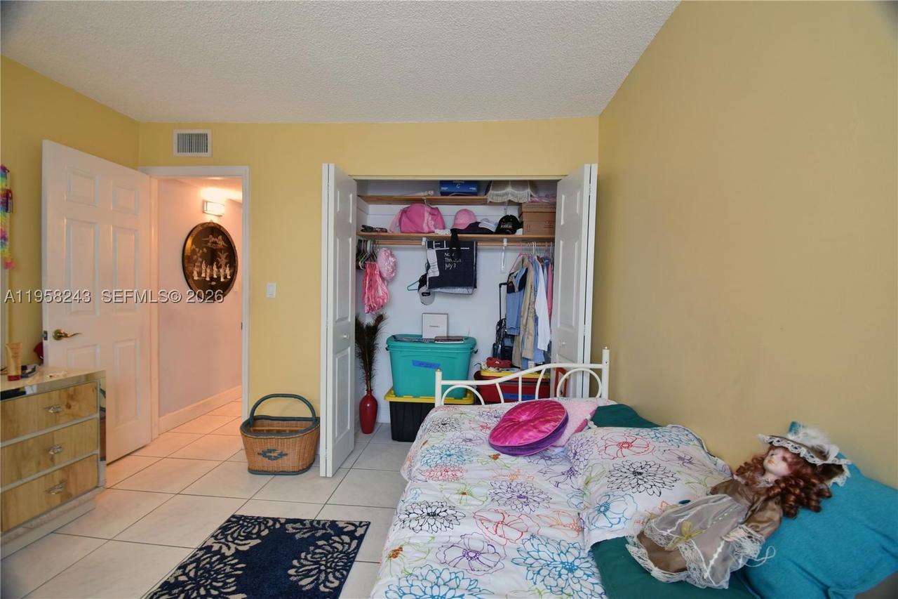 Real estate property located at 9301 4th St #114E, Miami-dade, South Winds Condo, Miami, FL