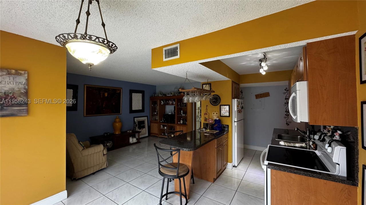 Real estate property located at 9301 4th St #114E, Miami-dade, South Winds Condo, Miami, FL