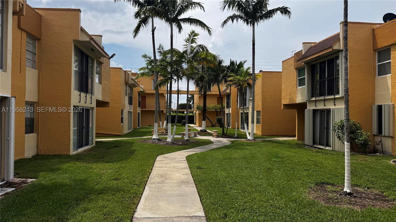 Real estate property located at 9301 4th St #114E, Miami-dade, South Winds Condo, Miami, FL