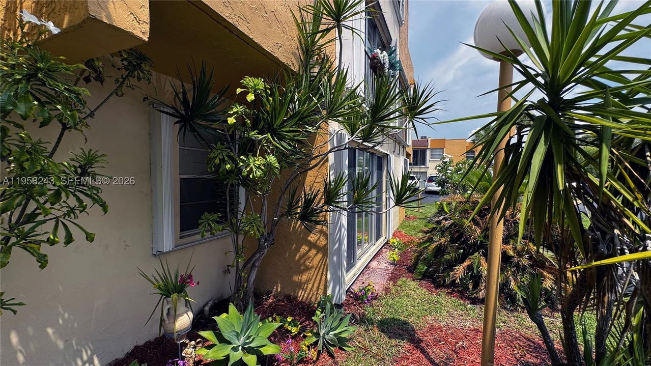 Real estate property located at 9301 4th St #114E, Miami-dade, South Winds Condo, Miami, FL