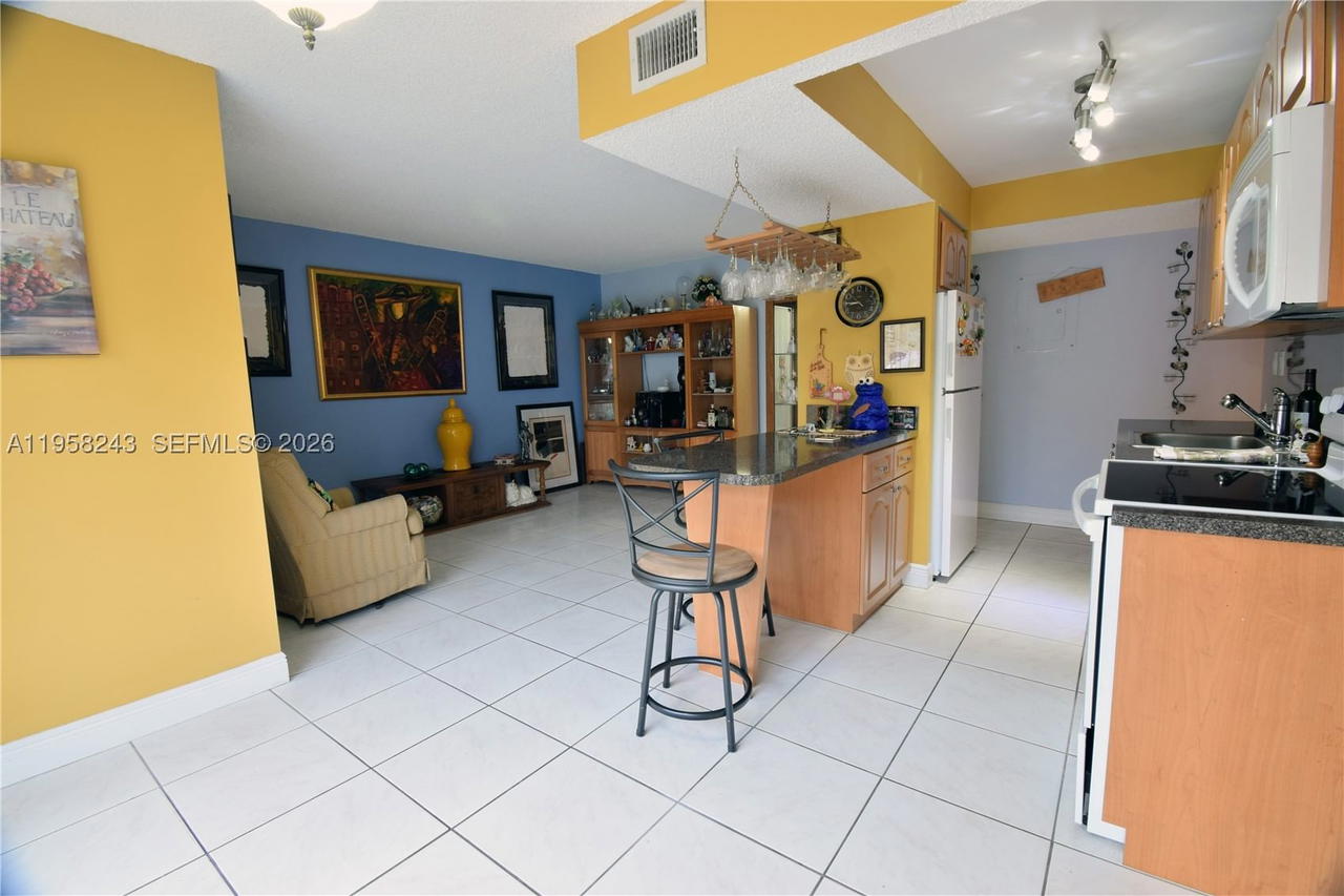 Real estate property located at 9301 4th St #114E, Miami-dade, South Winds Condo, Miami, FL