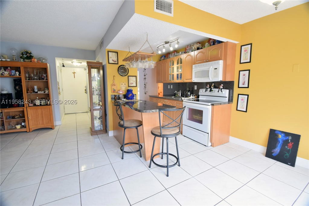 Real estate property located at 9301 4th St #114E, Miami-dade, South Winds Condo, Miami, FL