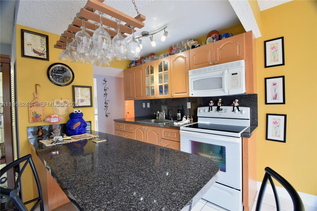 Real estate property located at 9301 4th St #114E, Miami-dade, South Winds Condo, Miami, FL
