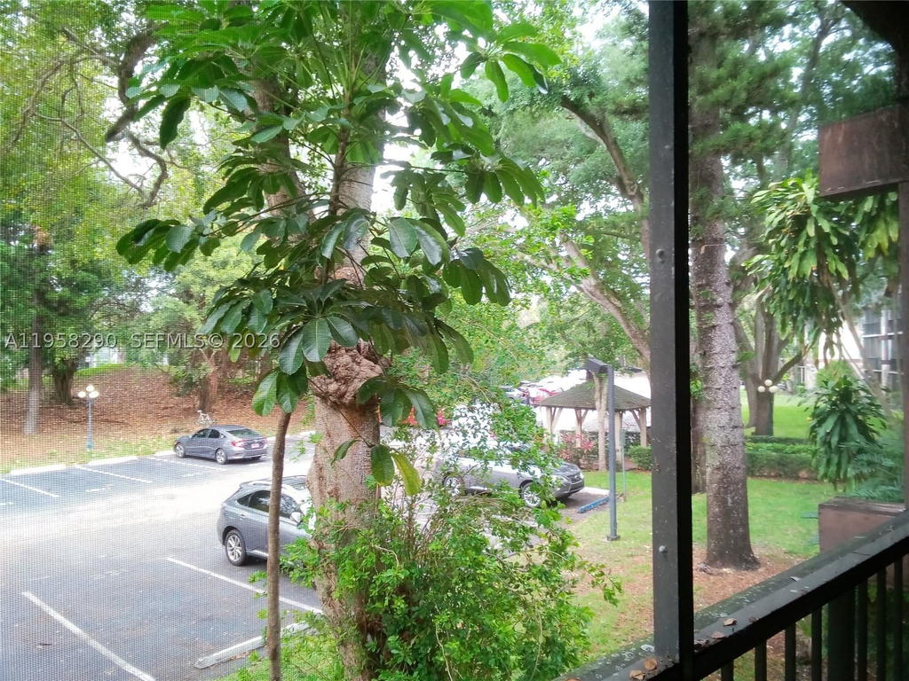 Real estate property located at 3720 Inverrary Dr #2S, Broward, International Village At, Lauderhill, FL