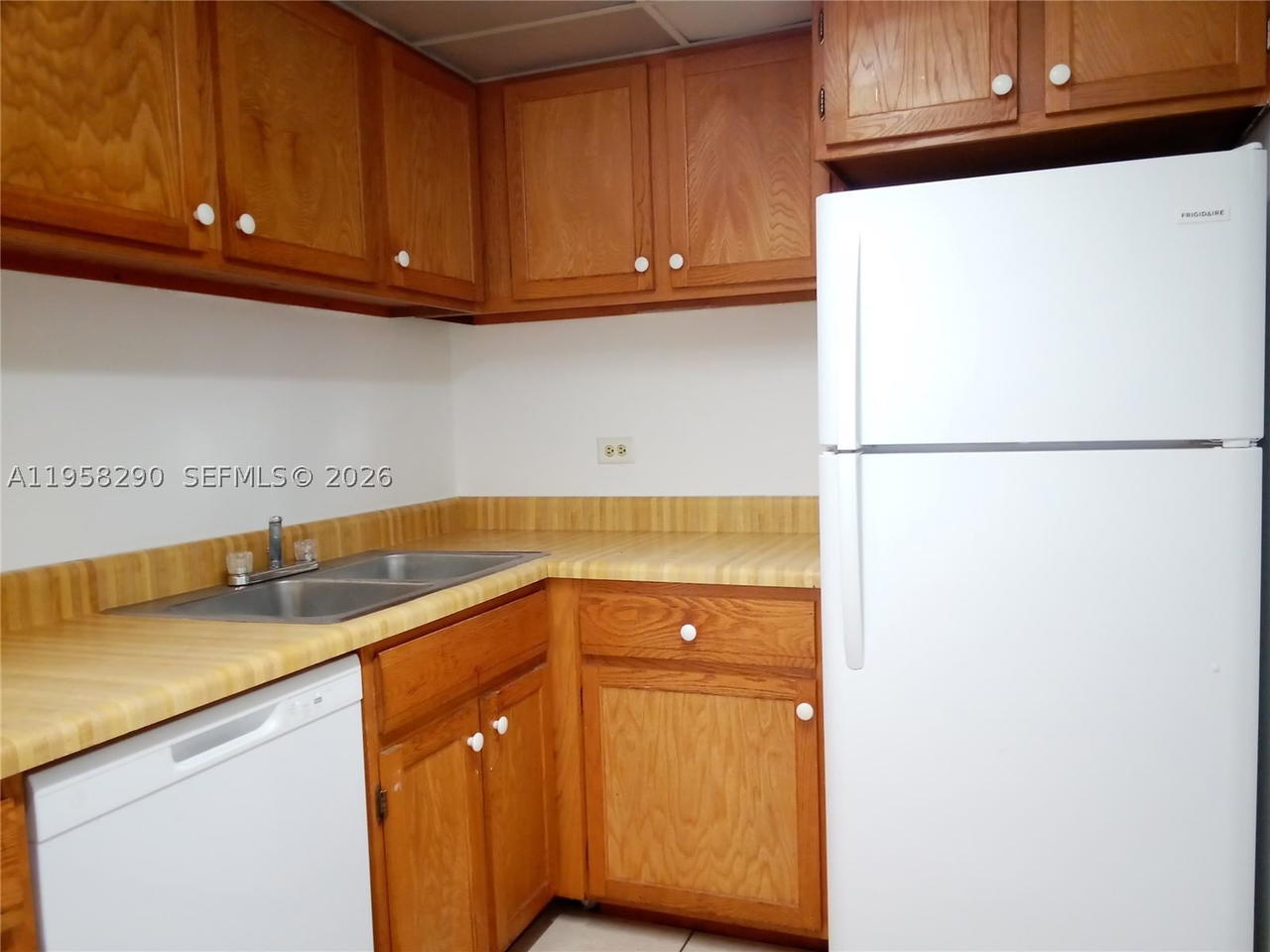 Real estate property located at 3720 Inverrary Dr #2S, Broward, International Village At, Lauderhill, FL