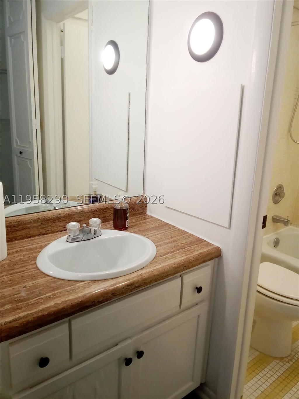 Real estate property located at 3720 Inverrary Dr #2S, Broward, International Village At, Lauderhill, FL