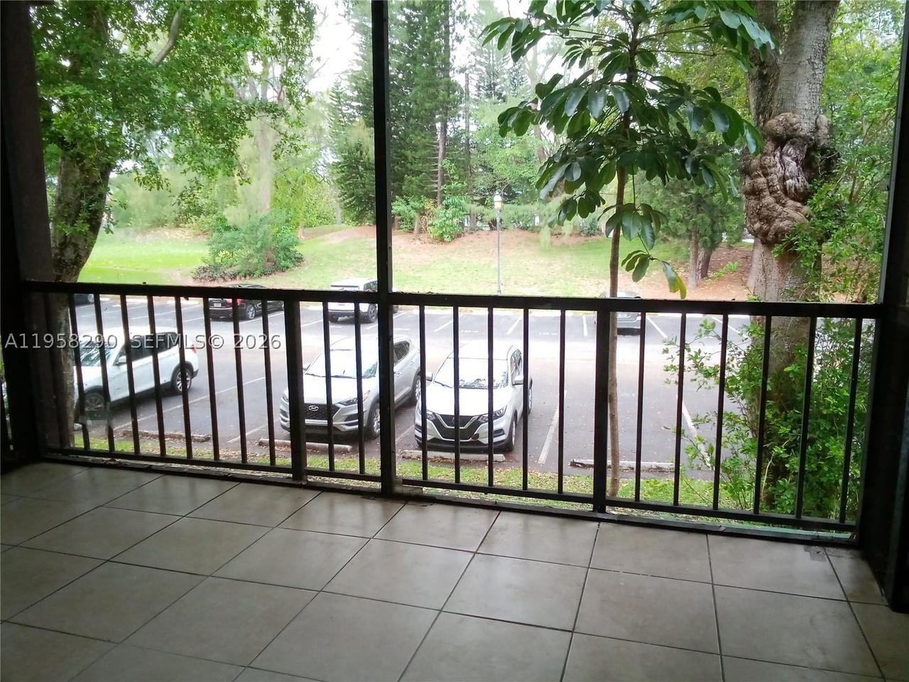 Real estate property located at 3720 Inverrary Dr #2S, Broward, International Village At, Lauderhill, FL