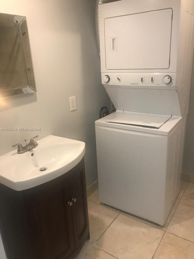Real estate property located at 7570 82nd St F209, Miami-dade, Village At Dadeland Condo, Miami, FL