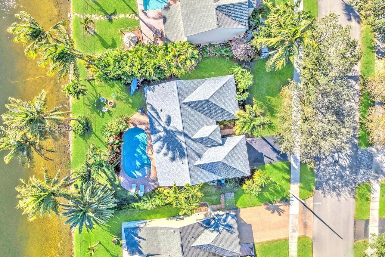 Real estate property located at 10230 Grove Ln, Broward, Coopers Grove, Cooper City, FL