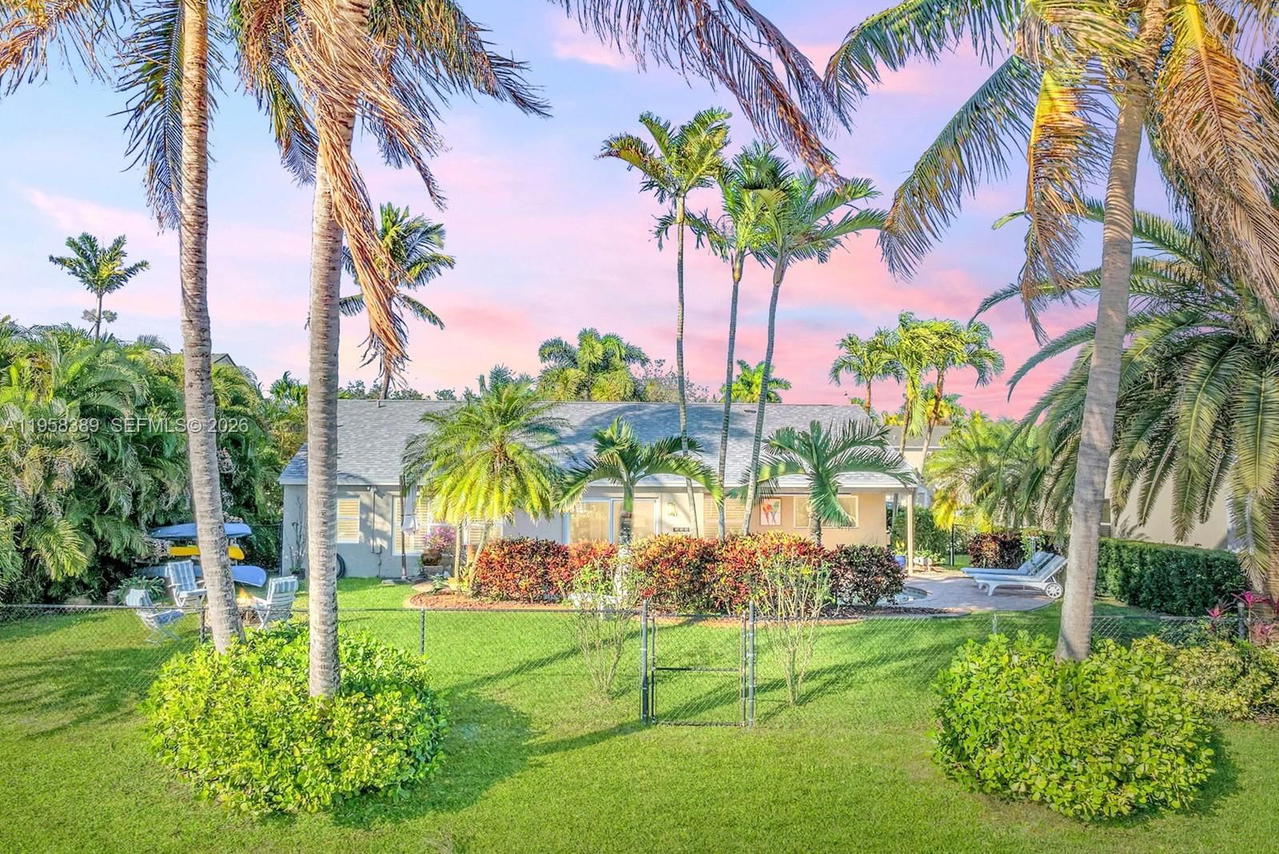 Real estate property located at 10230 Grove Ln, Broward, Coopers Grove, Cooper City, FL