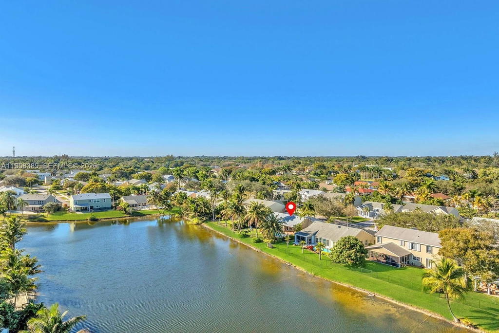 Real estate property located at 10230 Grove Ln, Broward, Coopers Grove, Cooper City, FL