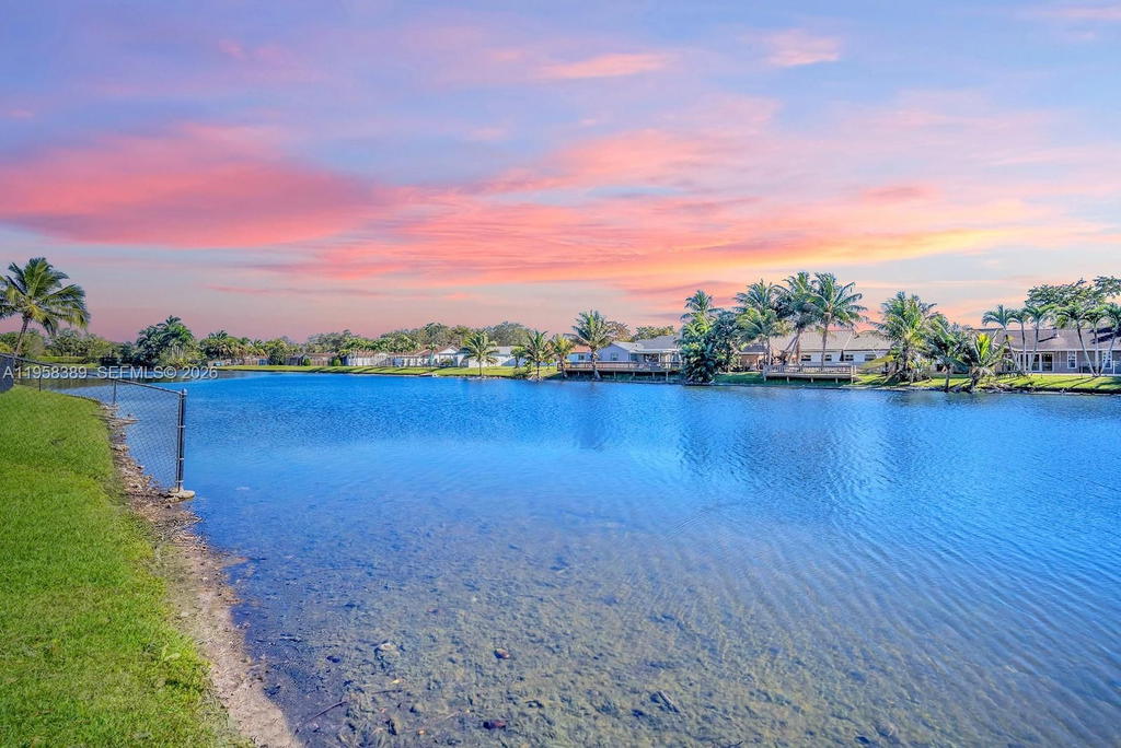 Real estate property located at 10230 Grove Ln, Broward, Coopers Grove, Cooper City, FL