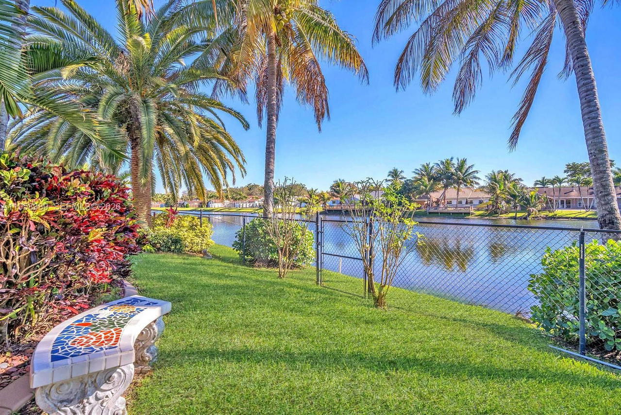 Real estate property located at 10230 Grove Ln, Broward, Coopers Grove, Cooper City, FL