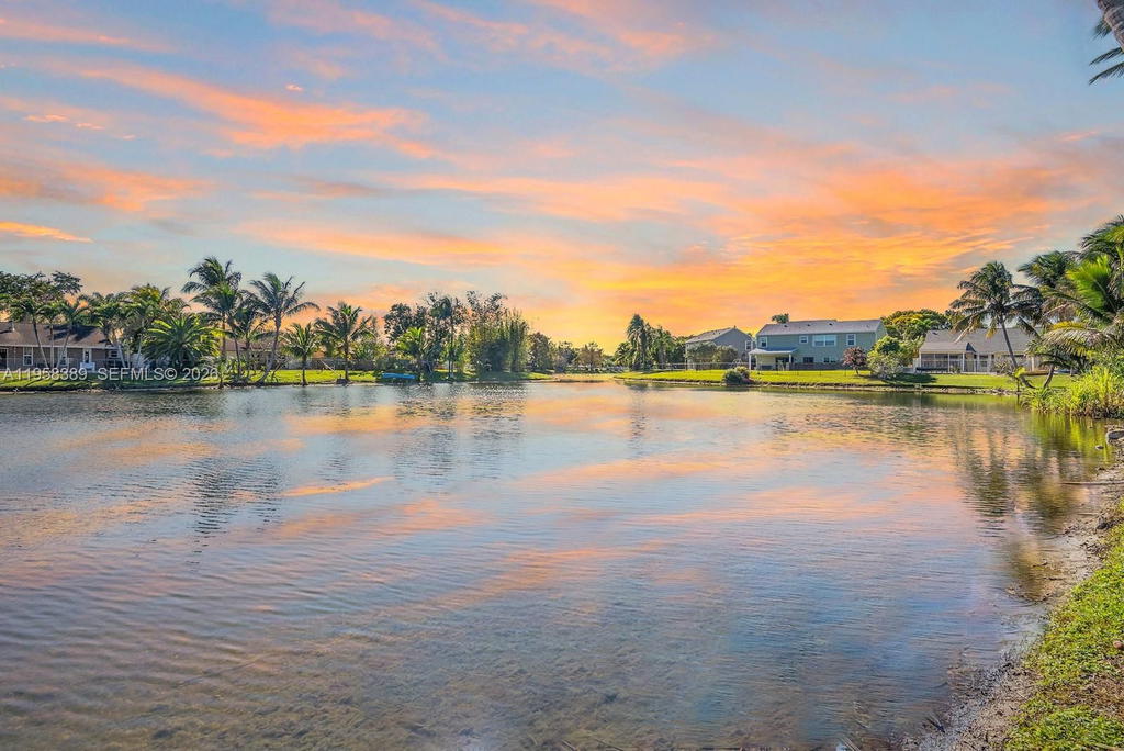 Real estate property located at 10230 Grove Ln, Broward, Coopers Grove, Cooper City, FL
