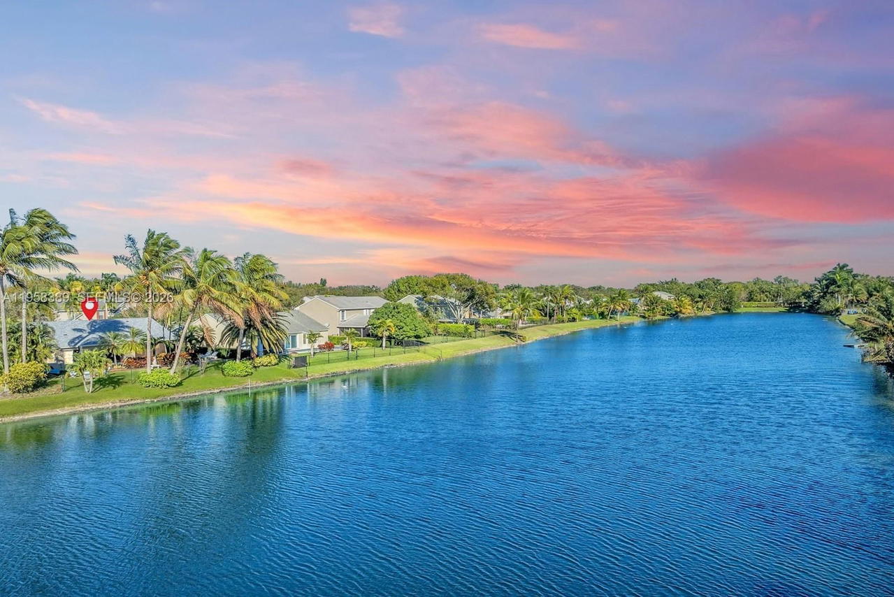 Real estate property located at 10230 Grove Ln, Broward, Coopers Grove, Cooper City, FL