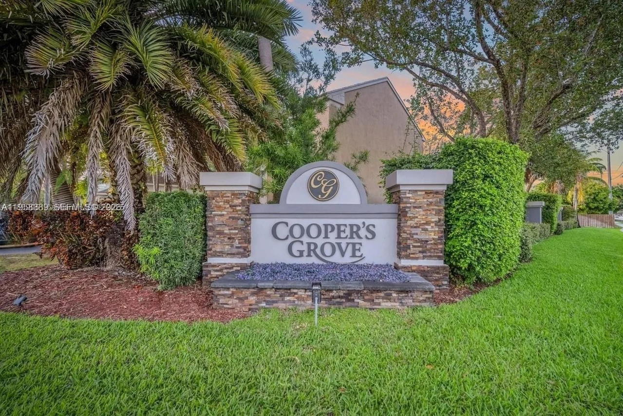 Real estate property located at 10230 Grove Ln, Broward, Coopers Grove, Cooper City, FL