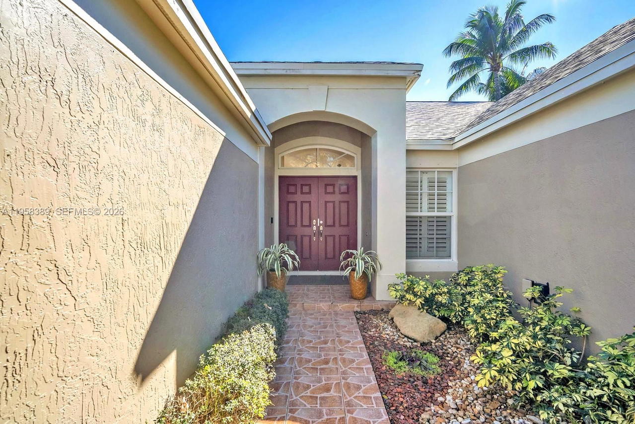 Real estate property located at 10230 Grove Ln, Broward, Coopers Grove, Cooper City, FL