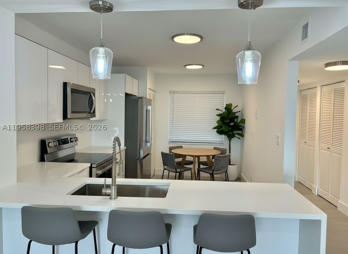 Real estate property located at 7050 44th St #708, Broward, Horizons Of Inverrary Con, Lauderhill, FL