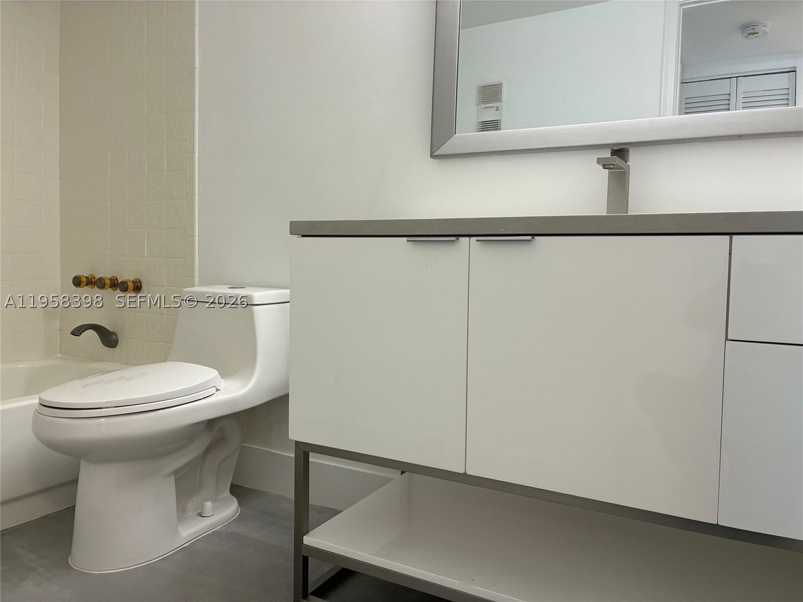 Real estate property located at 7050 44th St #708, Broward, Horizons Of Inverrary Con, Lauderhill, FL