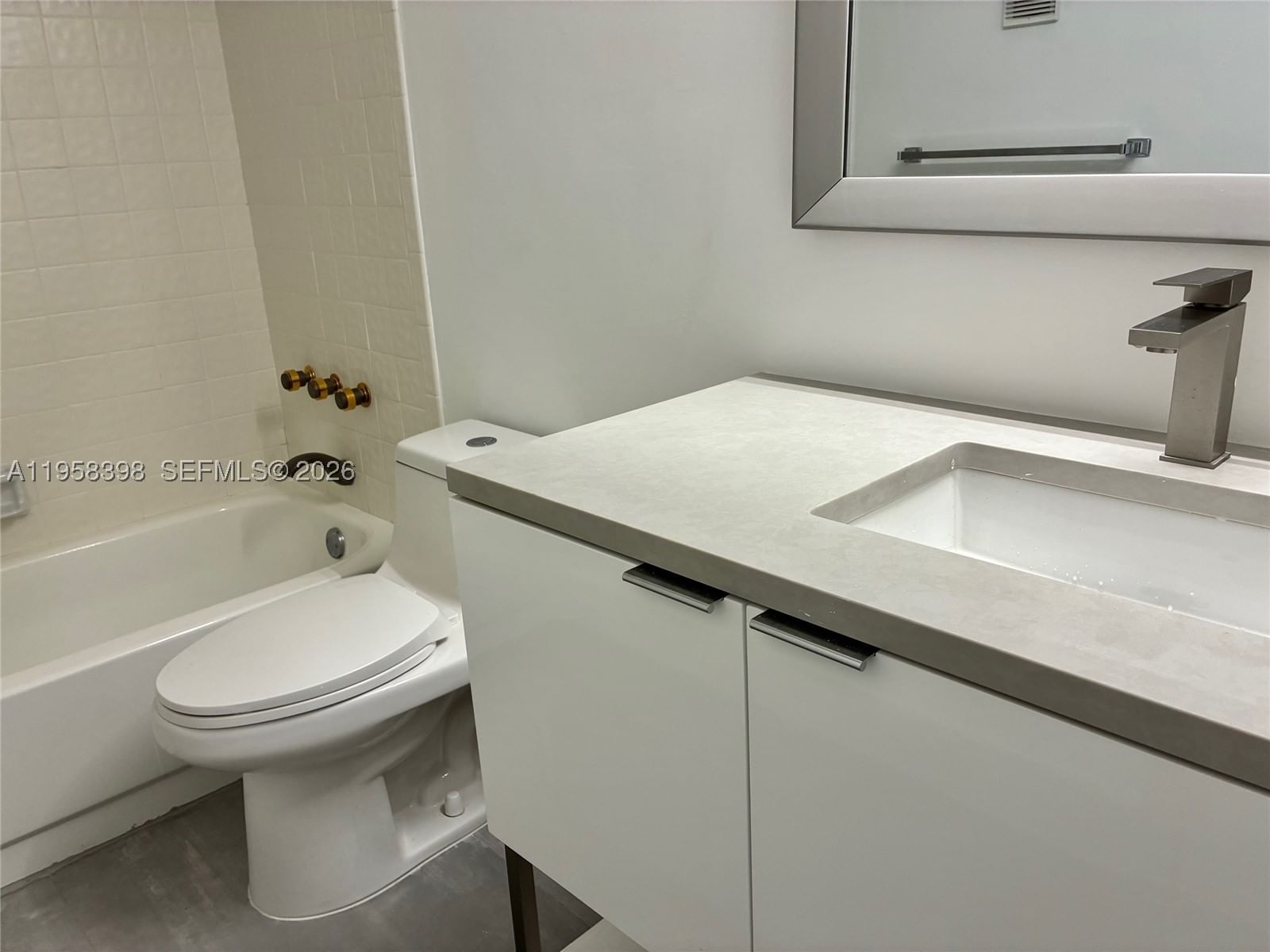 Real estate property located at 7050 44th St #708, Broward, Horizons Of Inverrary Con, Lauderhill, FL
