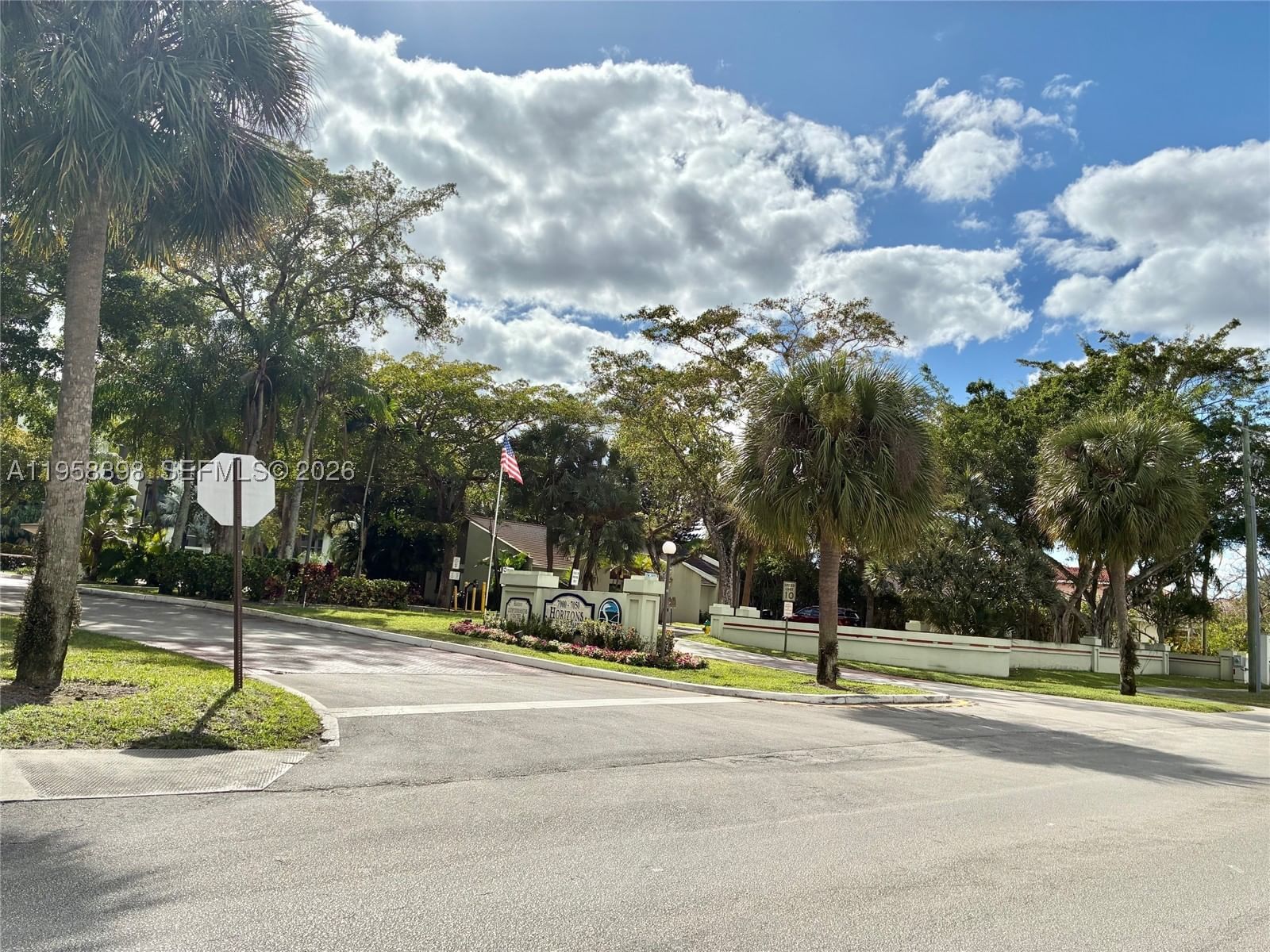 Real estate property located at 7050 44th St #708, Broward, Horizons Of Inverrary Con, Lauderhill, FL