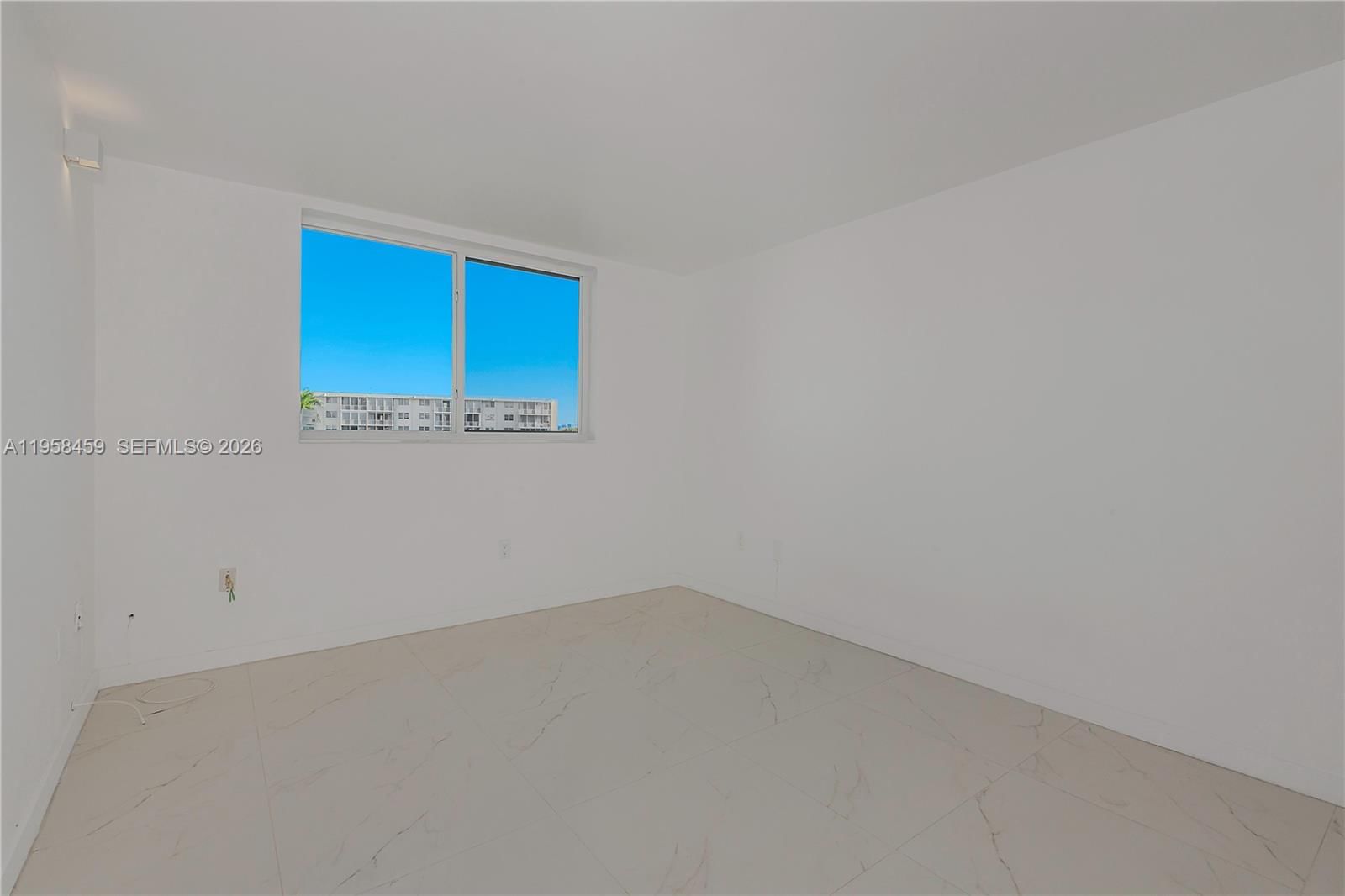 Real estate property located at 2851 Leonard Dr J405, Miami-dade, Point East Sec Ii Condo, Aventura, FL