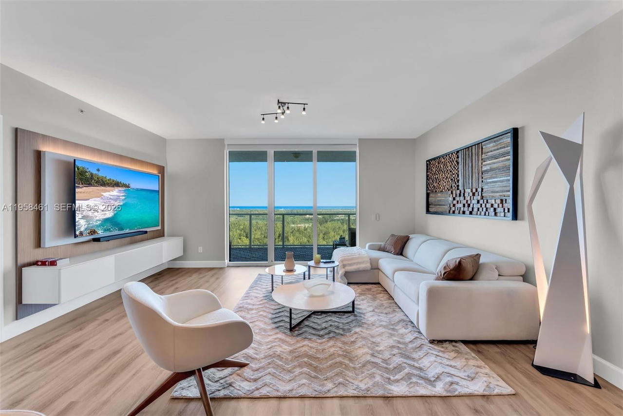Real estate property located at 14951 Royal Oaks Ln #2201, Miami-dade, The Oaks I Condo, North Miami, FL