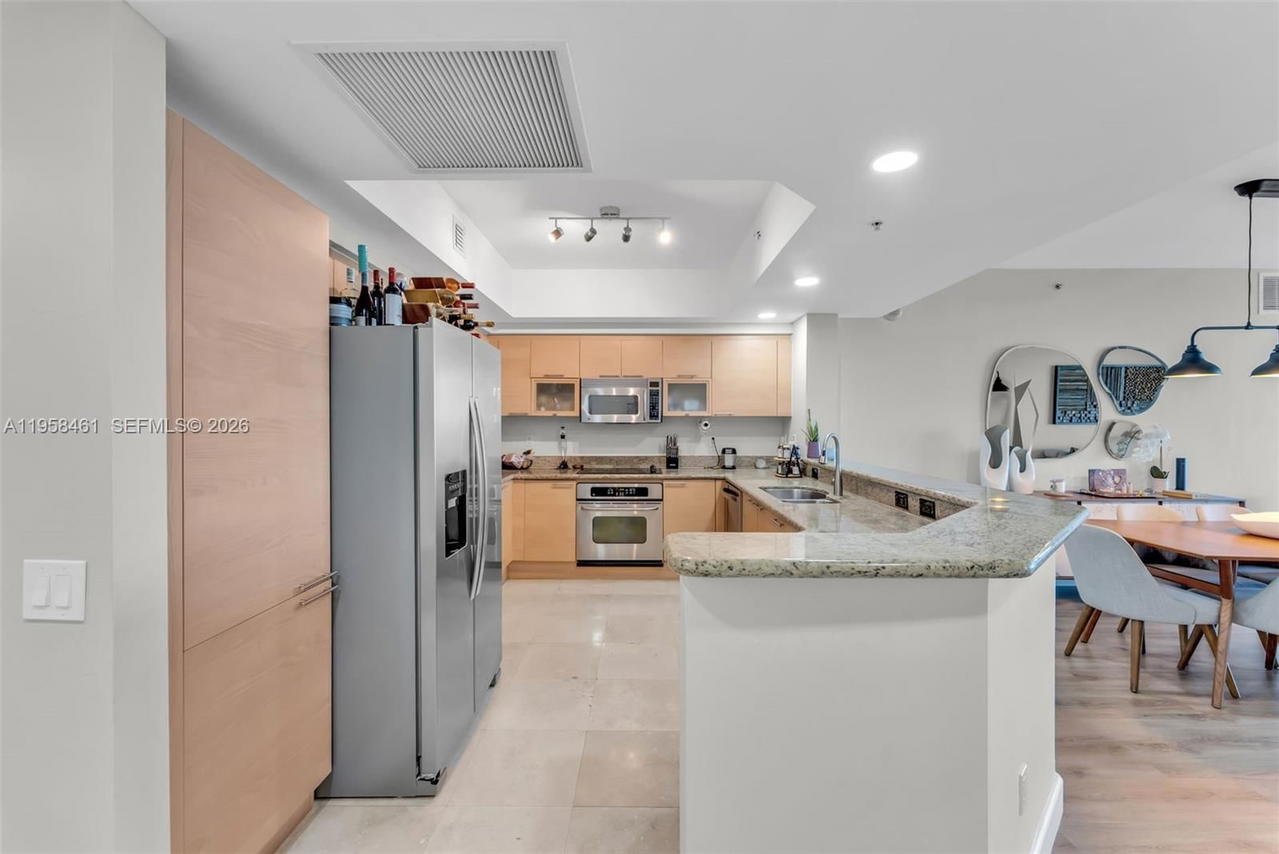 Real estate property located at 14951 Royal Oaks Ln #2201, Miami-dade, The Oaks I Condo, North Miami, FL