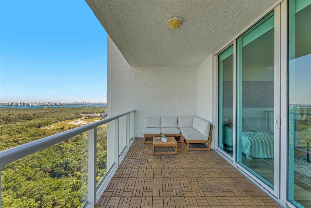 Real estate property located at 14951 Royal Oaks Ln #2201, Miami-dade, The Oaks I Condo, North Miami, FL