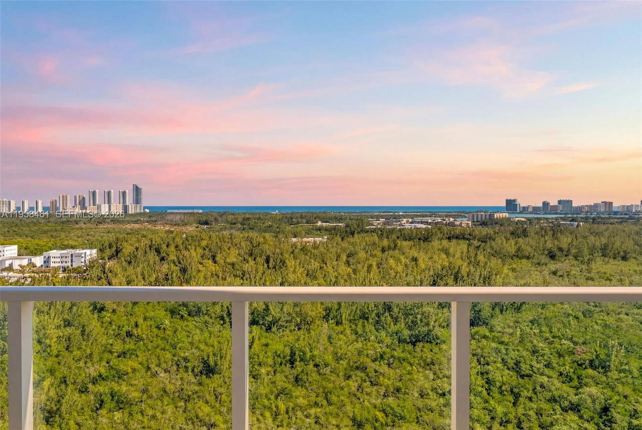 Real estate property located at 14951 Royal Oaks Ln #2201, Miami-dade, The Oaks I Condo, North Miami, FL