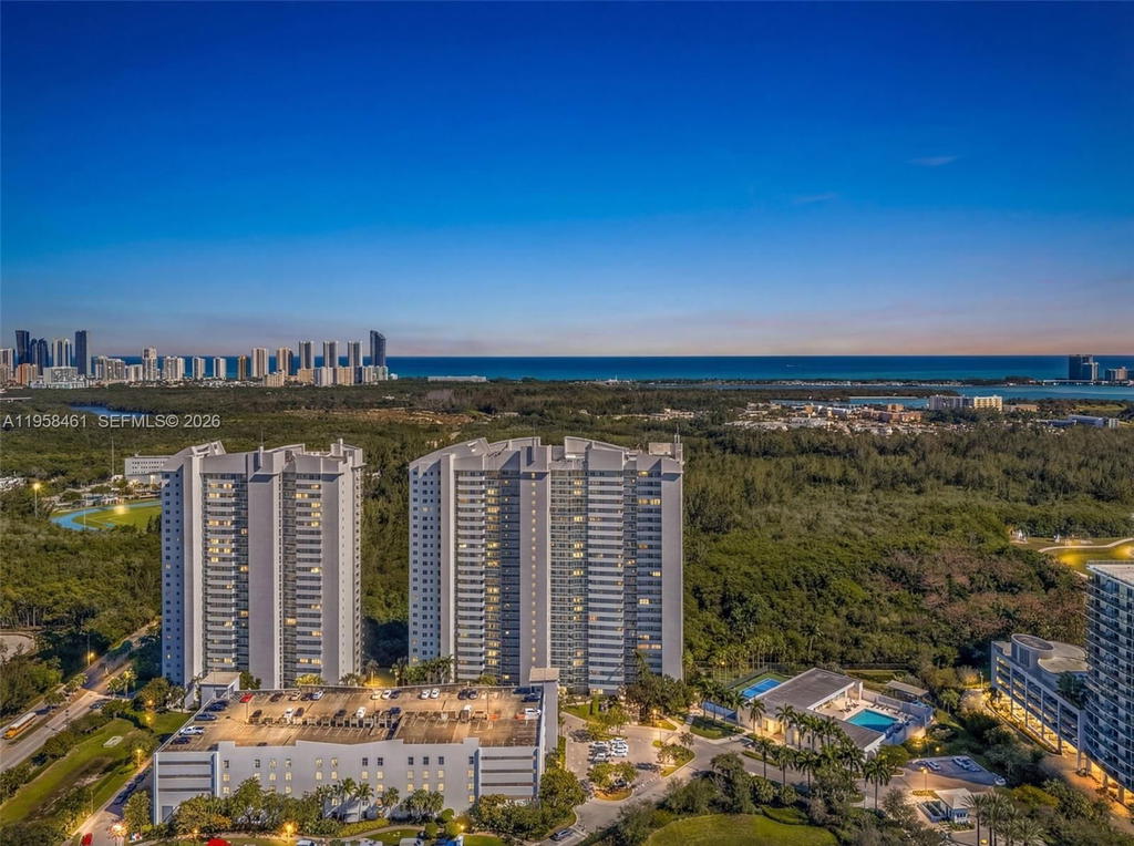 Real estate property located at 14951 Royal Oaks Ln #2201, Miami-dade, The Oaks I Condo, North Miami, FL