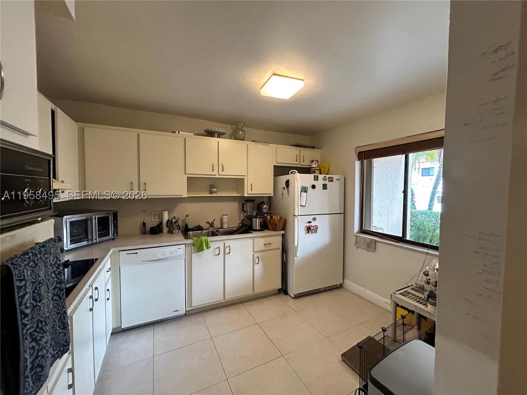 Real estate property located at 16441 Blatt Blvd #102, Broward, Gardens At Bonaventure 14, Weston, FL