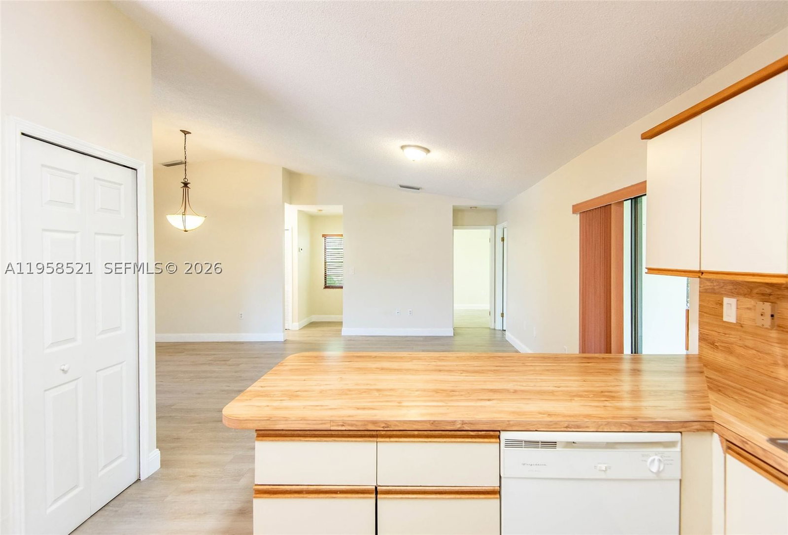 Real estate property located at 14464 96th Ter, Miami-dade, Munne Sub, Miami, FL