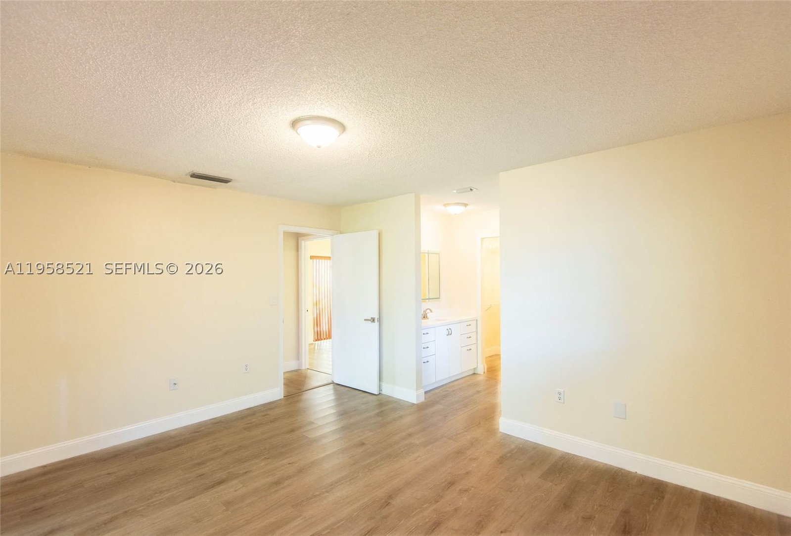 Real estate property located at 14464 96th Ter, Miami-dade, Munne Sub, Miami, FL